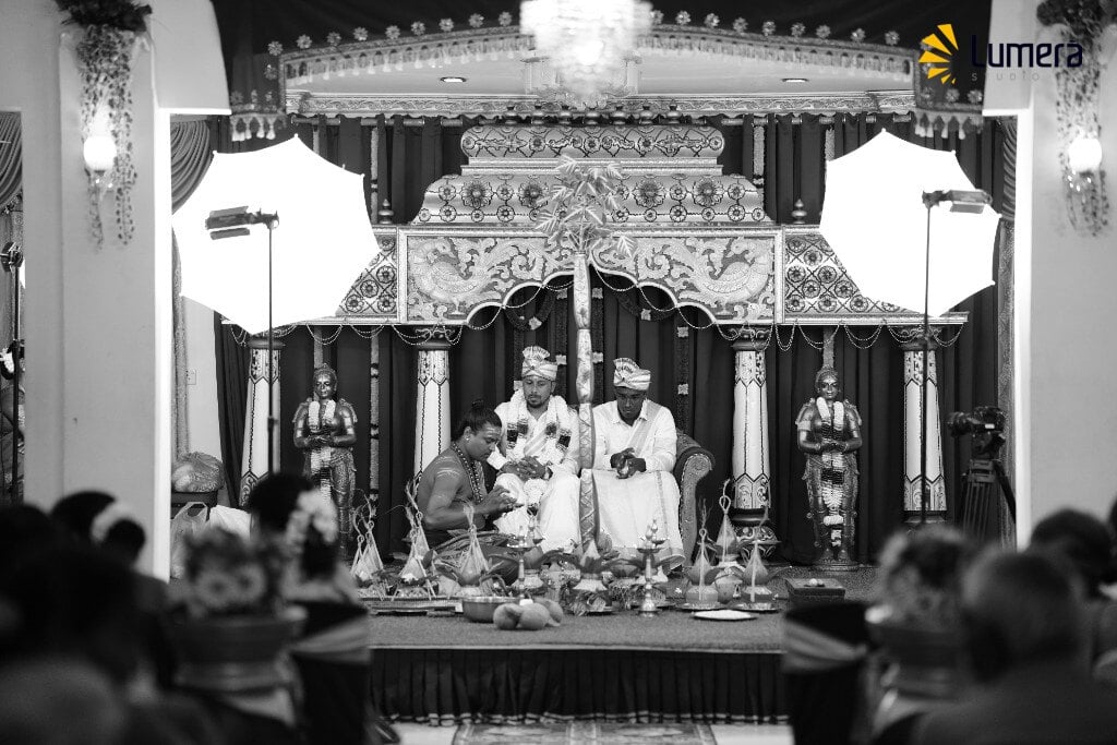 Tamil Hindu wedding ceremony of Jathu and Vakshi at New Ladssume Hall in Thinnaveli, Jaffna, photographed by Lumera Studio.